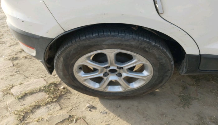 2015 Ford Ecosport AMBIENTE 1.5L PETROL, Petrol, Manual, 1,29,956 km, tyre