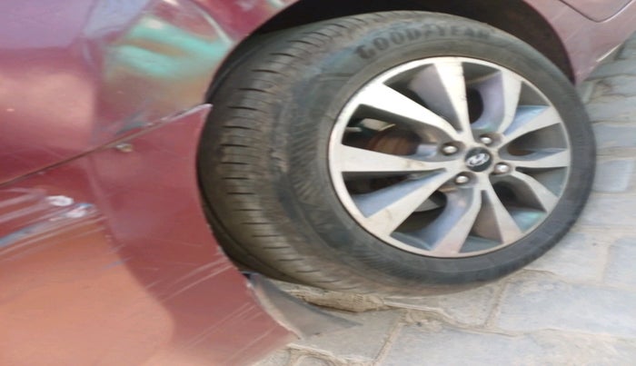 2014 Hyundai Verna FLUIDIC 1.6 CRDI SX, Diesel, Manual, 1,76,986 km, tyre