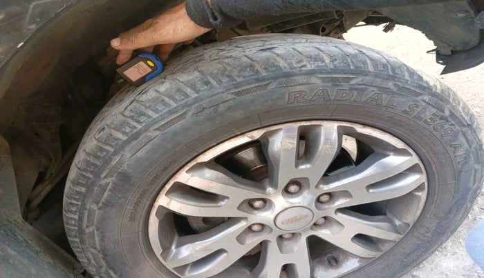 2017 Ford Endeavour TITANIUM 3.2 4X4 AT, Diesel, Automatic, 1,65,346 km, tyre