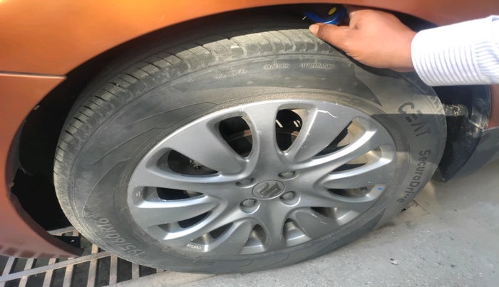 2017 Maruti Baleno ZETA CVT PETROL 1.2, Petrol, Automatic, 1,03,424 km, tyre