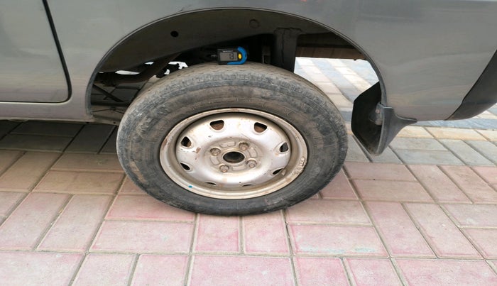 2021 Maruti Eeco 5 STR AC CNG, CNG, Manual, 96,511 km, tyre