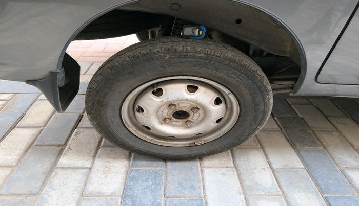 2021 Maruti Eeco 5 STR AC CNG, CNG, Manual, 96,511 km, tyre