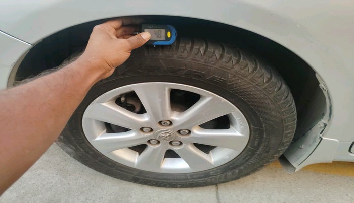 2010 Toyota Corolla Altis G PETROL, Petrol, Manual, 1,28,146 km, tyre