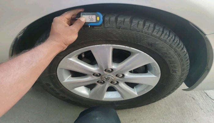 2010 Toyota Corolla Altis G PETROL, Petrol, Manual, 1,28,146 km, tyre