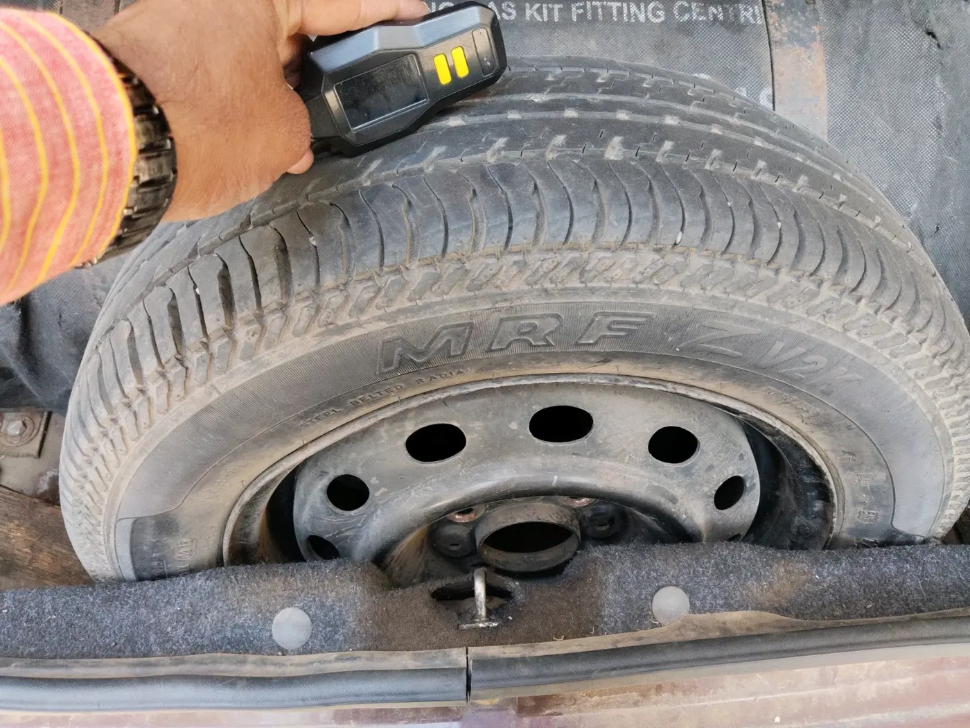 2011 Tata Indigo CS GLX, CNG, Manual, 93,000 km, tyre