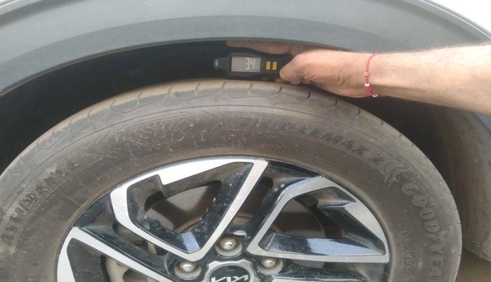 2022 KIA CARENS LUXURY PLUS 1.5 DIESEL 7 STR, Diesel, Manual, 90,983 km, tyre