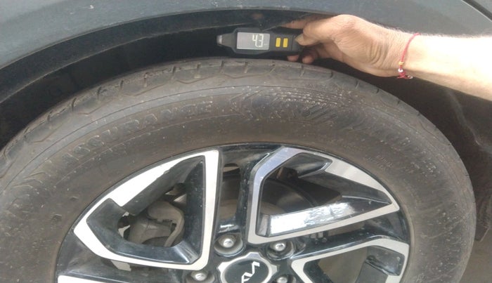 2022 KIA CARENS LUXURY PLUS 1.5 DIESEL 7 STR, Diesel, Manual, 90,983 km, tyre