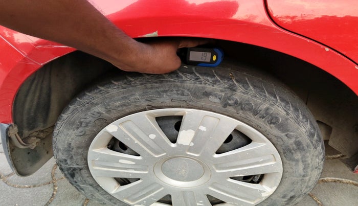 2011 Ford Figo ZXI 1.2 PETROL, Petrol, Manual, 52,641 km, tyre