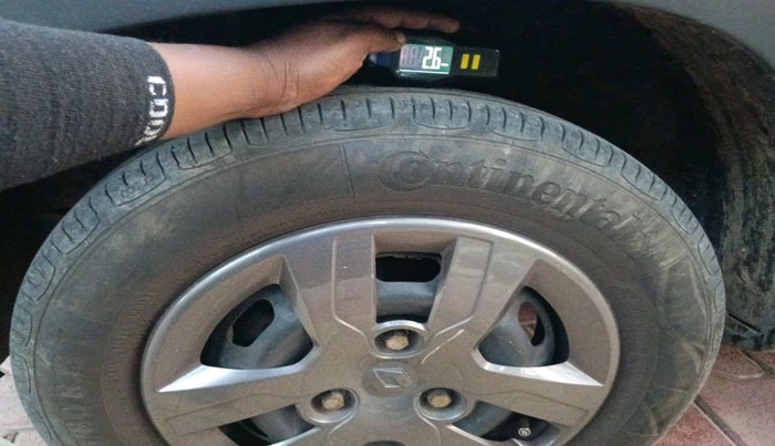 2017 Renault Kwid RXT 1.0 AMT, Petrol, Automatic, 7,942 km, tyre