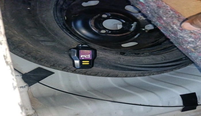 2017 Renault Kwid RXT 1.0 AMT, Petrol, Automatic, 7,942 km, tyre