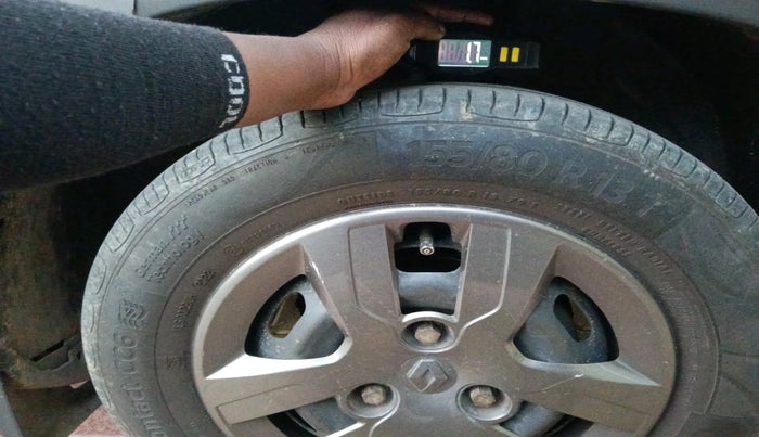 2017 Renault Kwid RXT 1.0 AMT, Petrol, Automatic, 7,942 km, tyre