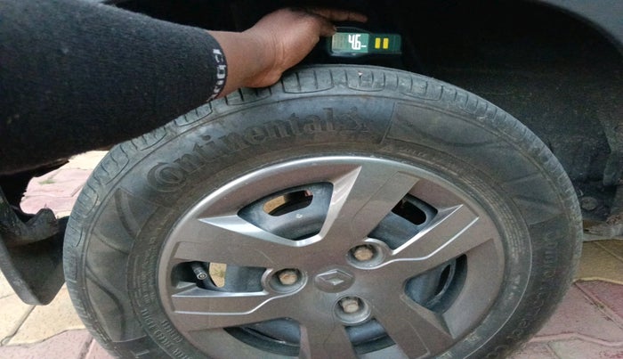 2017 Renault Kwid RXT 1.0 AMT, Petrol, Automatic, 7,942 km, tyre