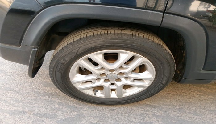 2017 Jeep Compass LIMITED 2.0 DIESEL, Diesel, Manual, 1,22,896 km, tyre