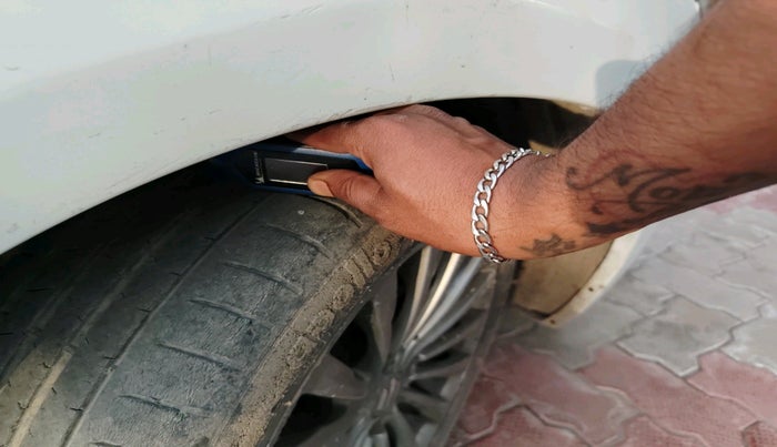 2016 Maruti Ciaz ZDI SHVS, Diesel, Manual, 66,465 km, tyre