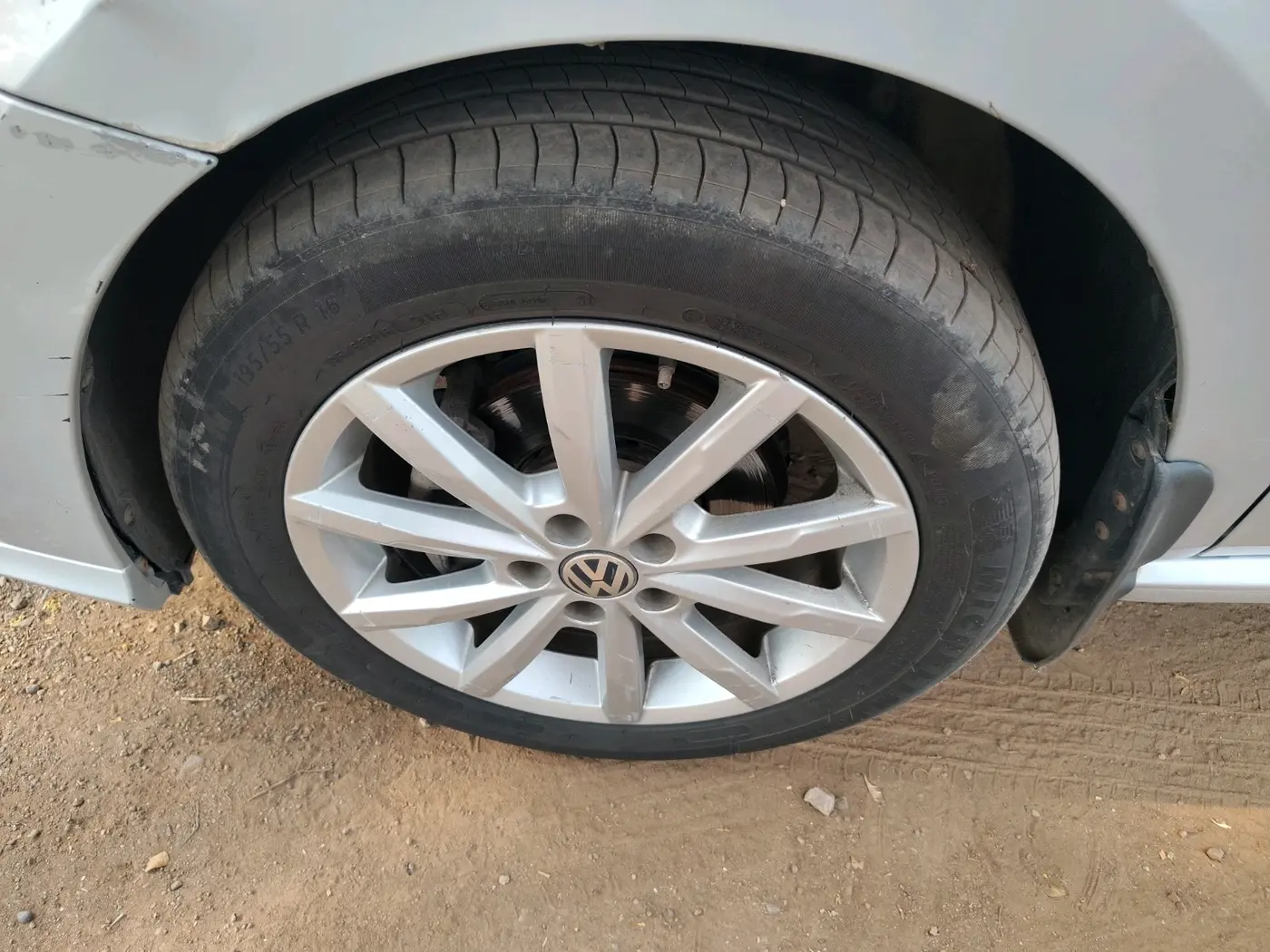 2017 Volkswagen Ameo HIGHLINE PLUS 1.5L 16 ALLOY, Diesel, Manual, 1,34,353 km, tyre