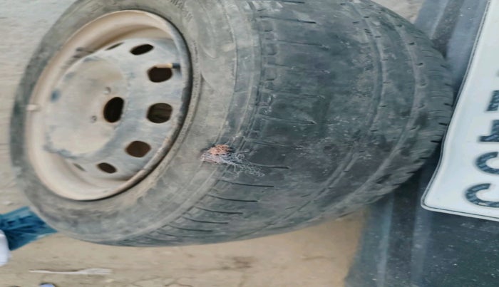 2018 Mahindra KUV 100 NXT K4+ P 6 STR, Petrol, Manual, 40,839 km, tyre