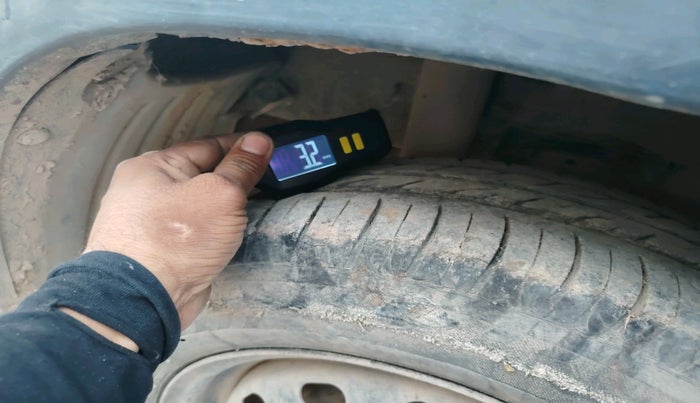 2018 Mahindra KUV 100 NXT K4+ P 6 STR, Petrol, Manual, 40,839 km, tyre