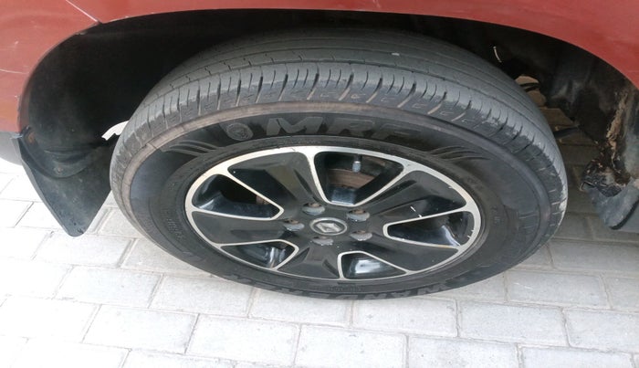 2016 Renault Duster 110 PS RXZ 4X4 MT DIESEL, Diesel, Manual, 1,72,177 km, tyre