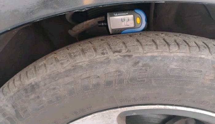 2008 Hyundai Verna VGT CRDI SX ABS, Diesel, Manual, 1,17,412 km, tyre