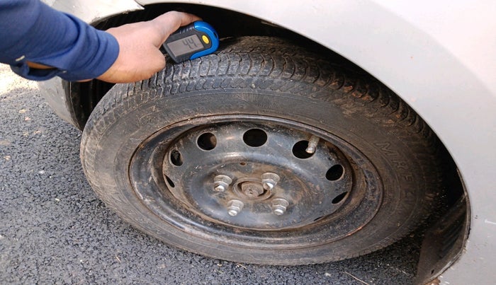 2016 Hyundai Eon MAGNA +, Petrol, Manual, 52,959 km, tyre