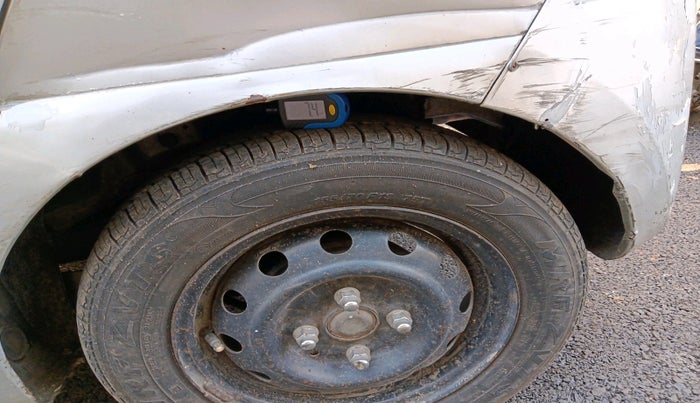 2016 Hyundai Eon MAGNA +, Petrol, Manual, 52,959 km, tyre