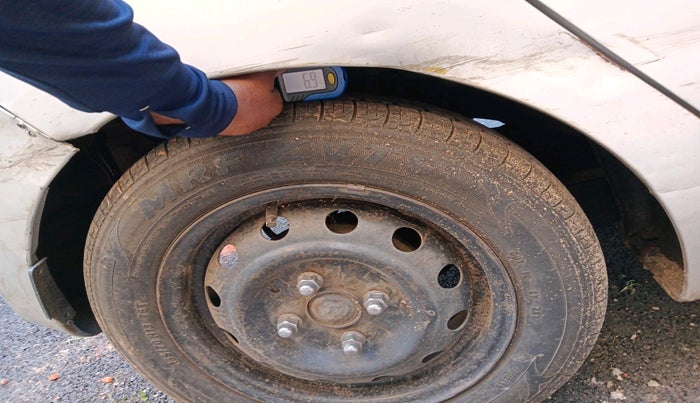 2016 Hyundai Eon MAGNA +, Petrol, Manual, 52,959 km, tyre