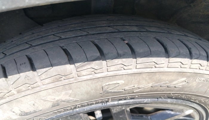 2025 KIA Carens Clavis HTK 1.5 Petrol MT, Petrol, Manual, 13,117 km, tyre