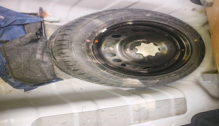 2016 Hyundai Xcent SX 1.2, Petrol, Manual, 44,409 km, tyre