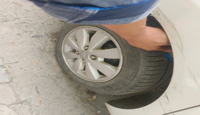 2016 Hyundai Xcent SX 1.2, Petrol, Manual, 44,409 km, tyre