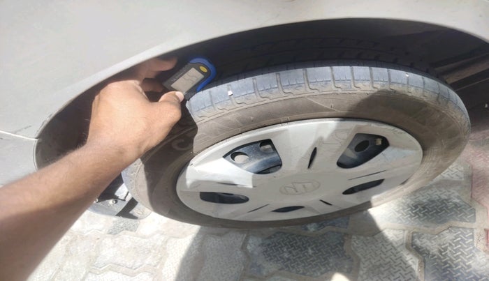 2017 Maruti Wagon R 1.0 VXI, Petrol, Manual, 1,65,424 km, tyre