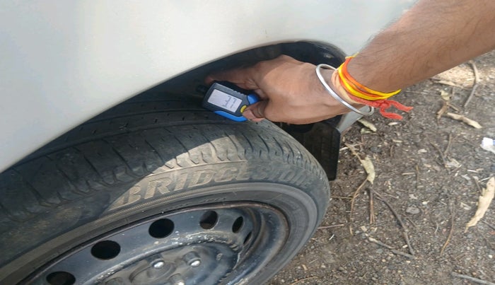 2007 Toyota Innova G4 2.5 7 STR, Diesel, Manual, 3,70,543 km, tyre