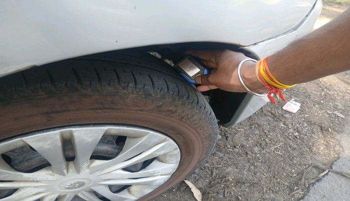 2007 Toyota Innova G4 2.5 7 STR, Diesel, Manual, 3,70,543 km, tyre