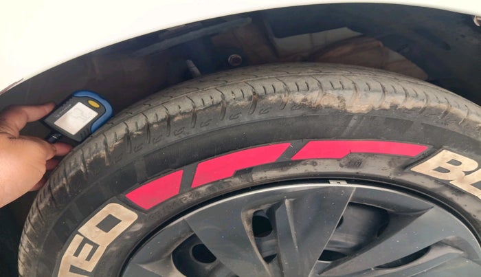 2025 Maruti Swift VXi (O) CNG, CNG, Manual, 22,528 km, tyre