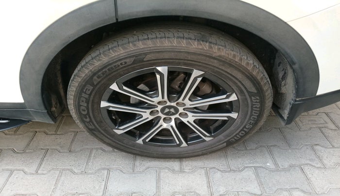 2023 Mahindra XUV700 AX 7 P MT 7 STR, Petrol, Manual, 11,184 km, tyre
