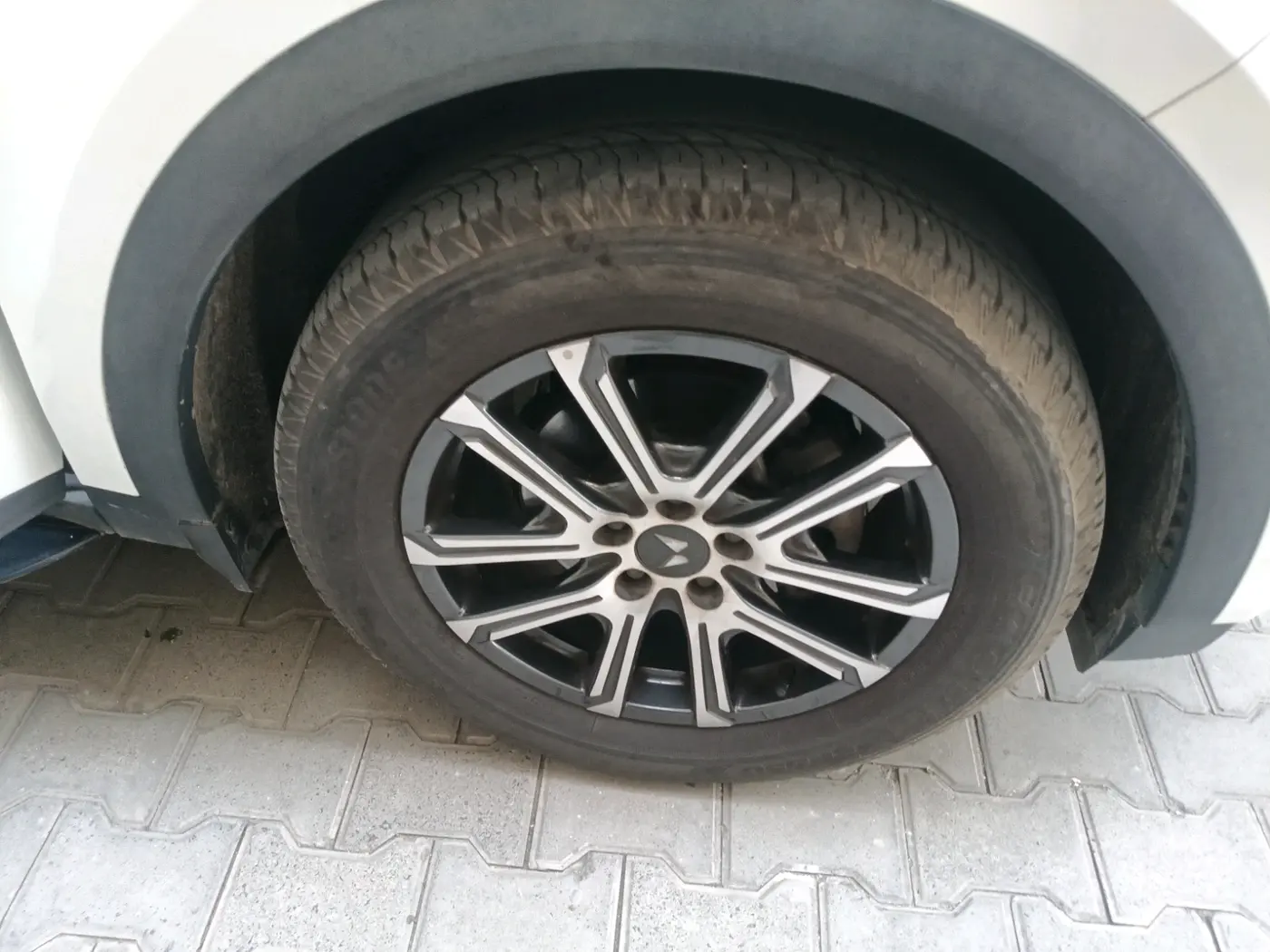 2023 Mahindra XUV700 AX 7 P MT 7 STR, Petrol, Manual, 11,184 km, tyre