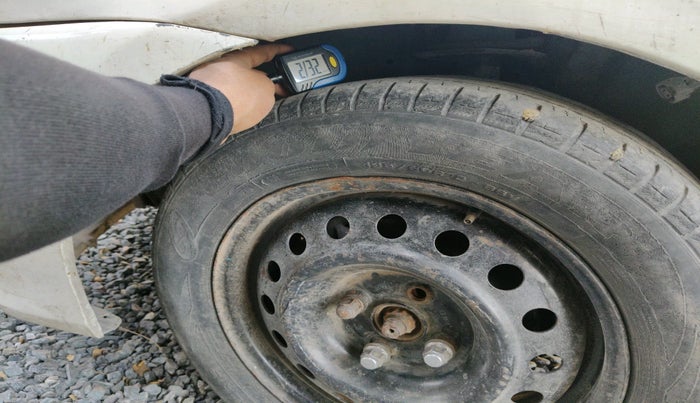 2011 Toyota Etios VX, CNG, Manual, 1,91,756 km, tyre