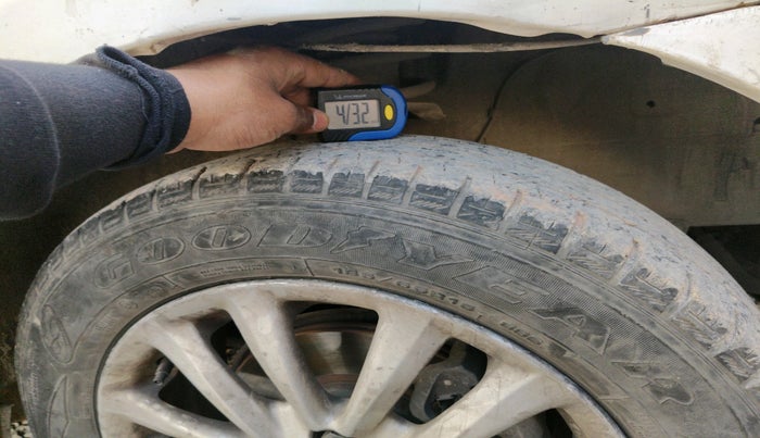 2011 Toyota Etios VX, CNG, Manual, 1,91,756 km, tyre