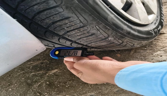 2006 Hyundai Verna 1.6 VTVT, Petrol, Manual, 1,69,269 km, tyre