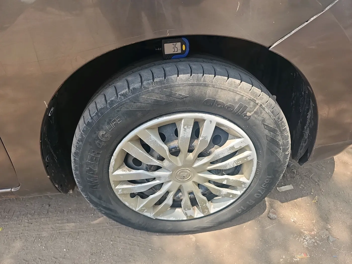 2013 Maruti Wagon R 1.0 VXI, CNG, Manual, 95,407 km, tyre