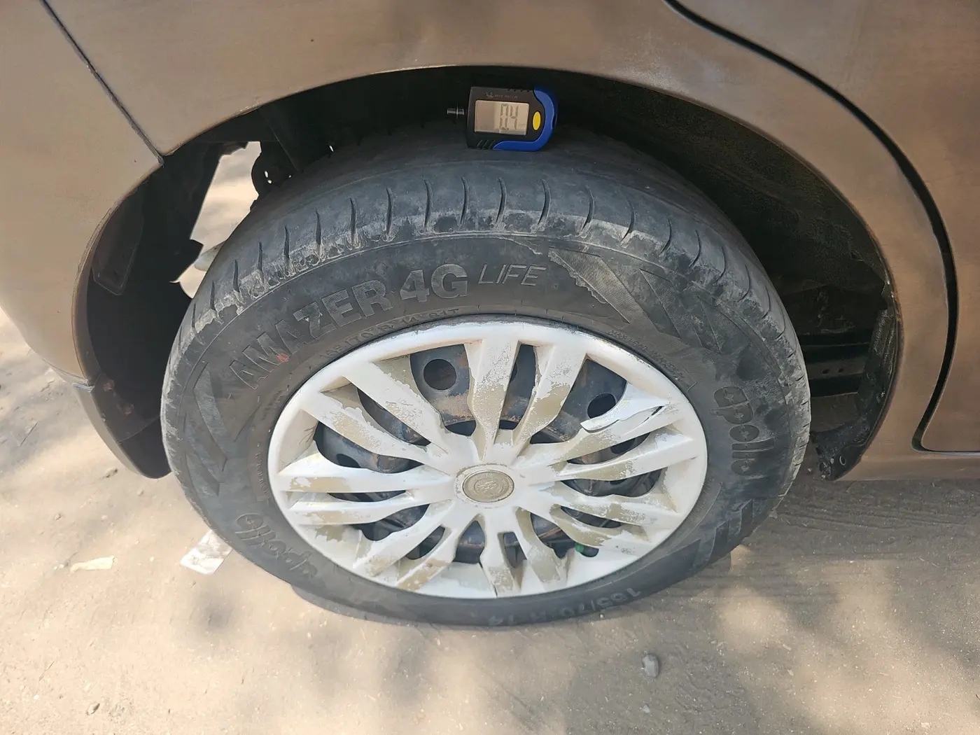 2013 Maruti Wagon R 1.0 VXI, CNG, Manual, 95,407 km, tyre