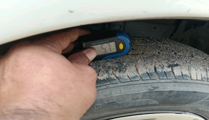 2011 Maruti Swift VXI, Petrol, Manual, 1,05,367 km, tyre