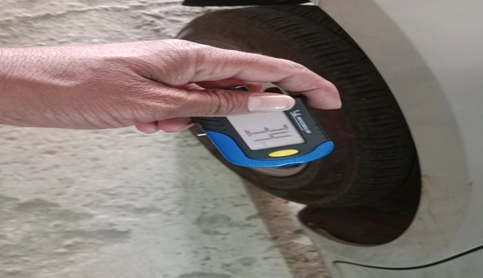 2015 Maruti Swift LXI, Petrol, Manual, 1,13,581 km, tyre