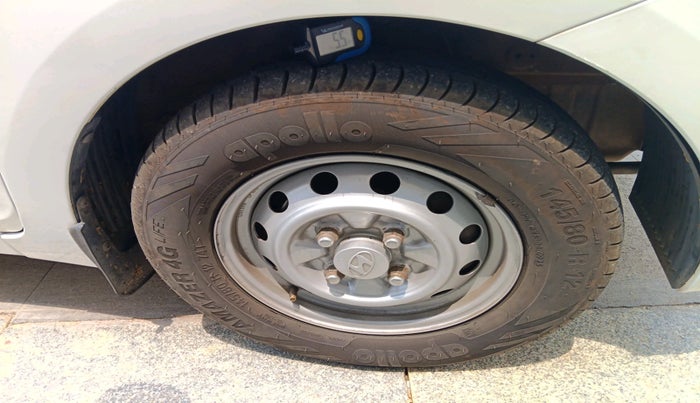 2012 Hyundai Eon ERA + LPG, Petrol, Manual, 1,78,251 km, tyre