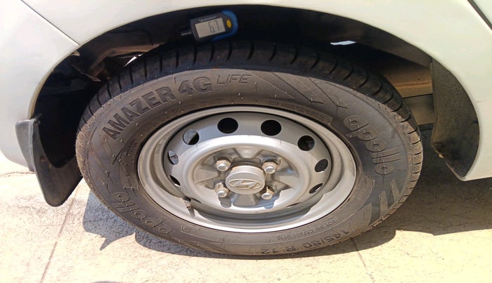 2012 Hyundai Eon ERA + LPG, Petrol, Manual, 1,78,251 km, tyre