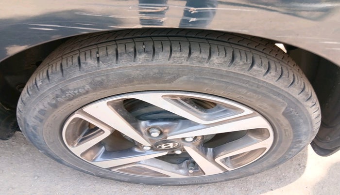 2022 Hyundai AURA SX 1.2 CNG, CNG, Manual, 46,436 km, tyre