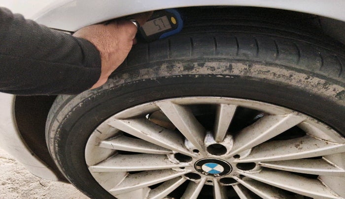 2009 BMW 3 Series 325i, Petrol, Automatic, 1,11,937 km, tyre