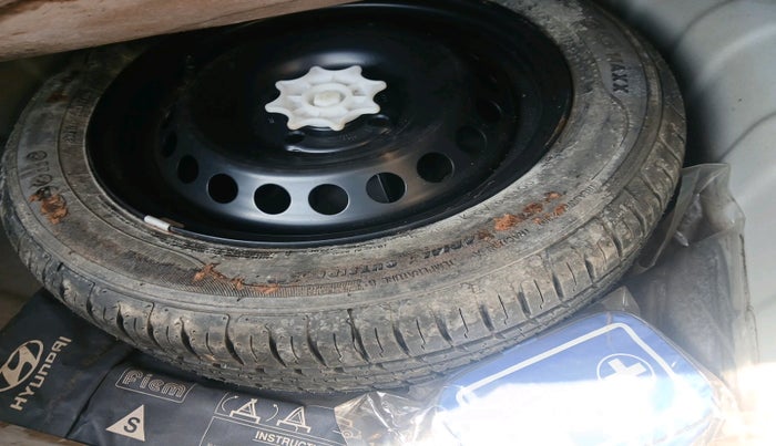 2017 Hyundai Xcent SX 1.2, Petrol, Manual, 77,710 km, tyre