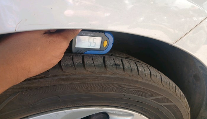 2017 Hyundai Xcent SX 1.2, Petrol, Manual, 77,710 km, tyre