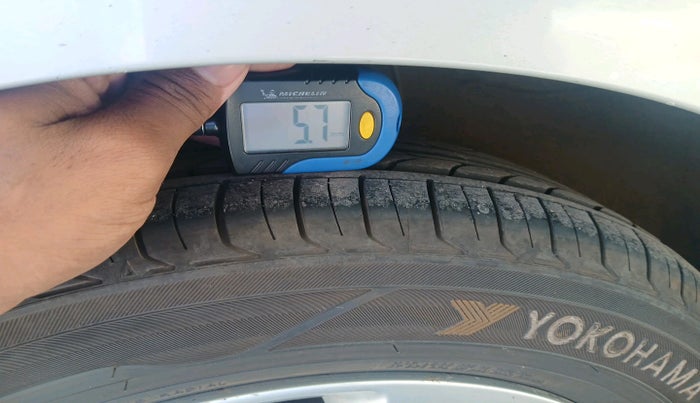 2017 Hyundai Xcent SX 1.2, Petrol, Manual, 77,710 km, tyre