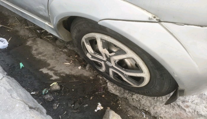 2006 Tata Indica V2 DLS, Diesel, Manual, 1,94,701 km, tyre